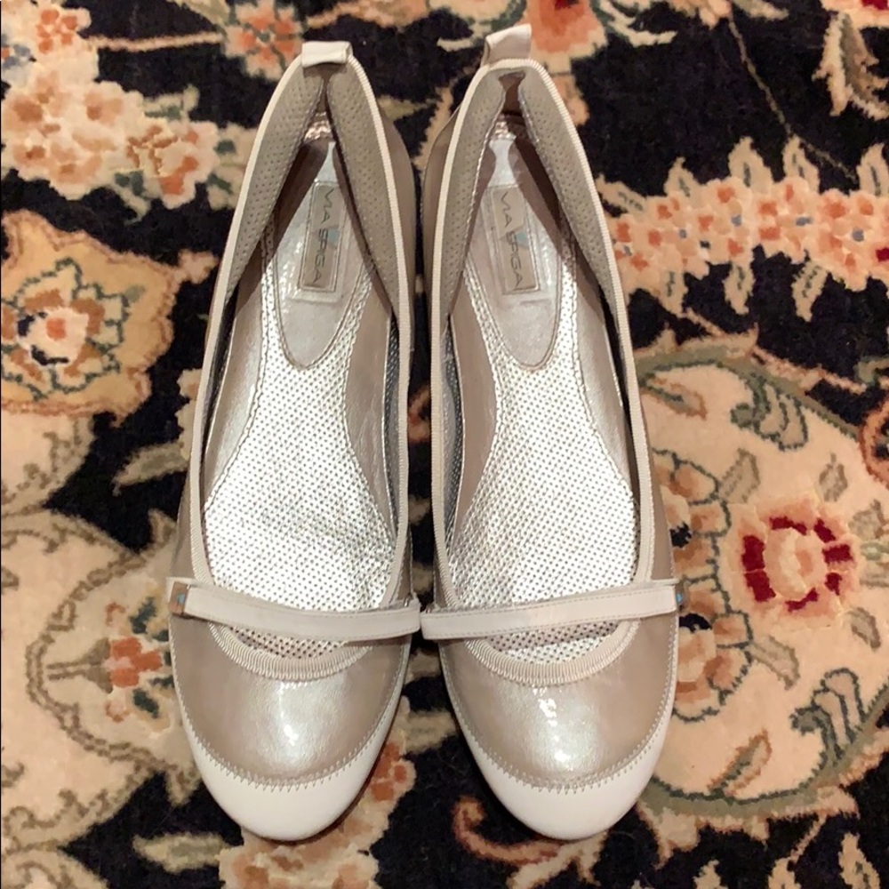 Lightly used flats size 10 white and silver